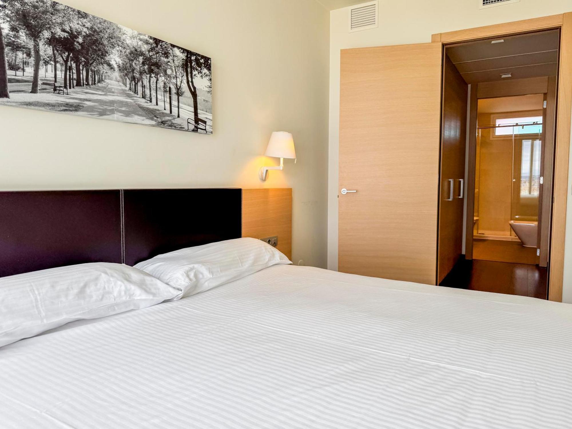 Sercotel Jardines de Uleta Suites Vitoria Exterior foto